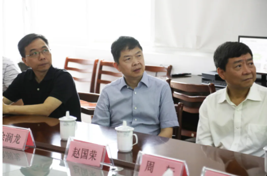 6月4日，省市场监管局党委委员、副局长，省药品监管局党组书记、局长徐润龙带队来公司开展“三服务”活动